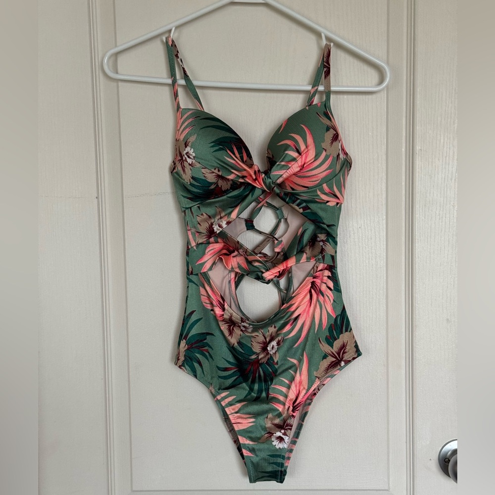 Gorgeous Shade & Shore Floral One-Piece Swimsuit Sz S